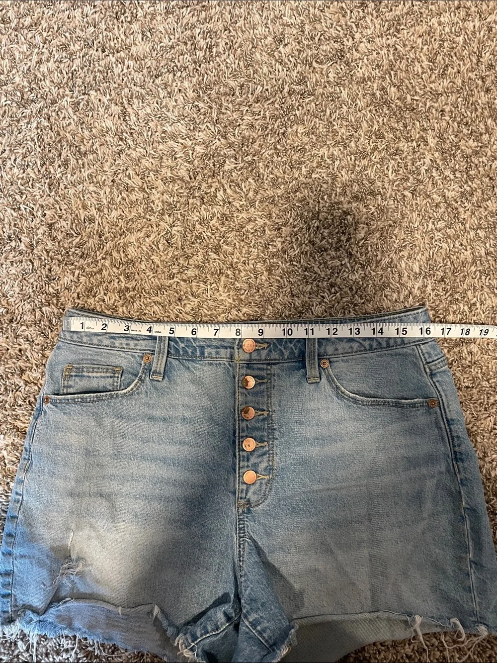 Universal Thread Button-Front Jean Shorts - Picture 4 of 5